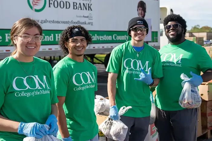 College of the Mainland students volunteering at the food bank.